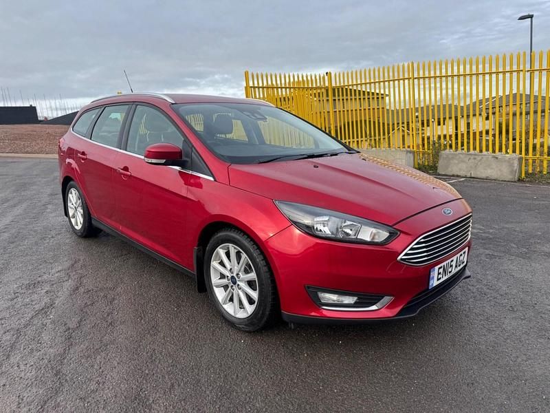 Used Ford Focus Titanium 150 HP (110 kW) 2015 Red Estate