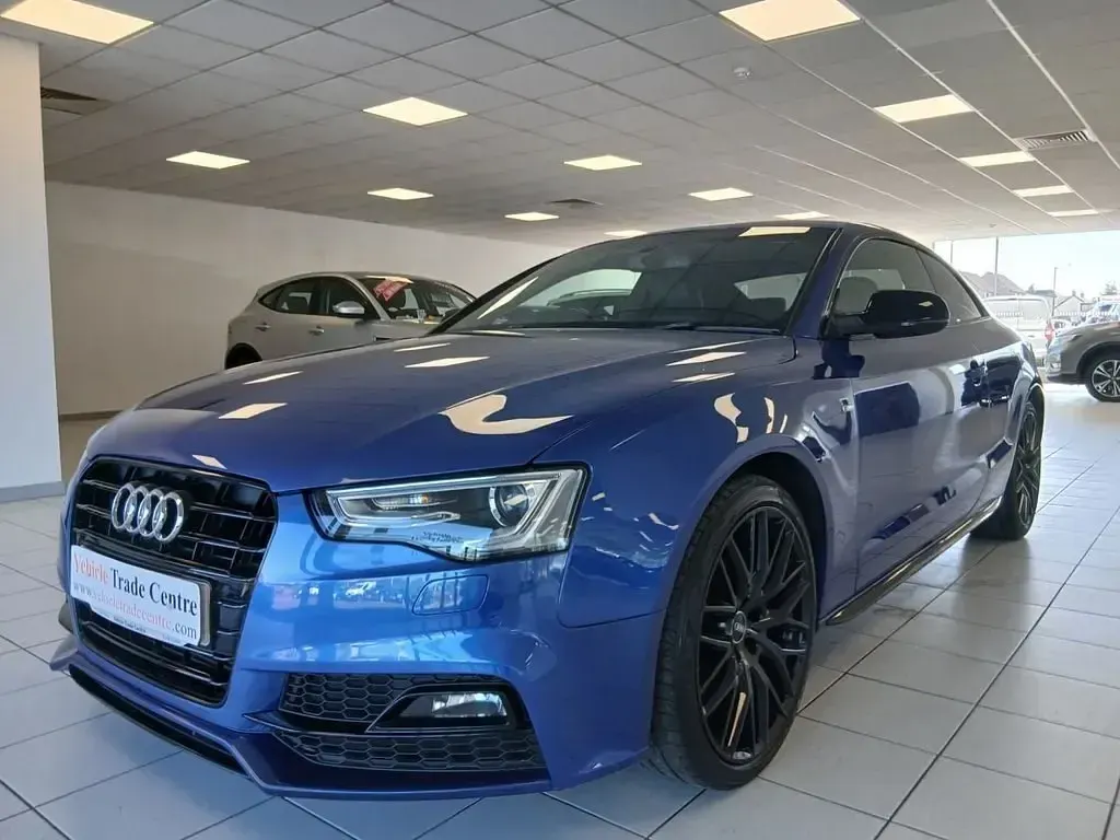 Begagnad Audi A5 Black Edition 177 HK (130 kW) 2016 Blå Sportkupé