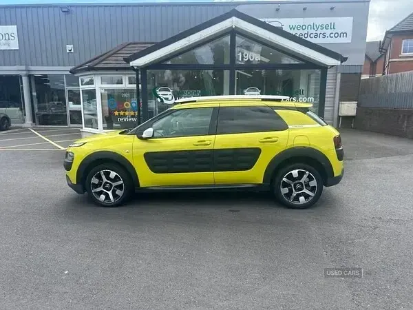 Used Citroën C4 Cactus Flair 2016 Yellow Hatchback