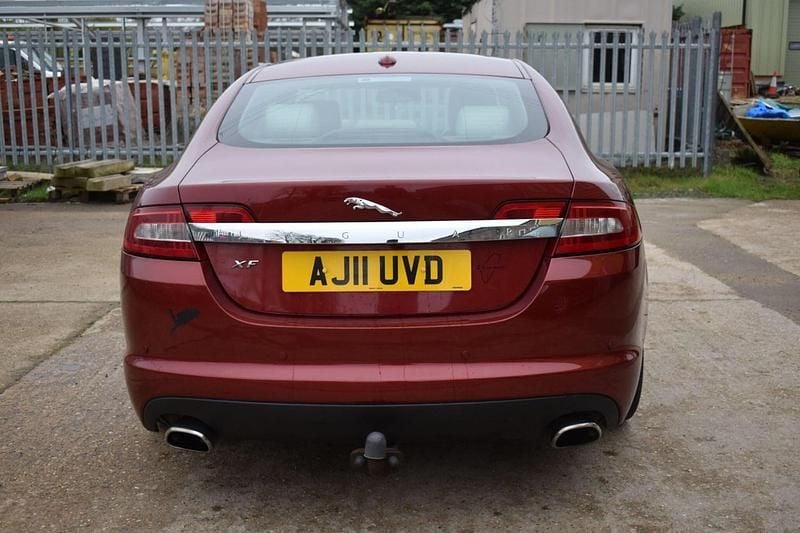 Begagnad Jaguar XF Portfolio 2011 Röd Sedan