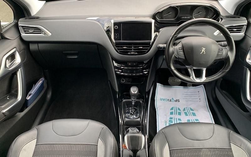 Used Peugeot 2008 Allure 110 HP (80 kW) 2019 Green SUV