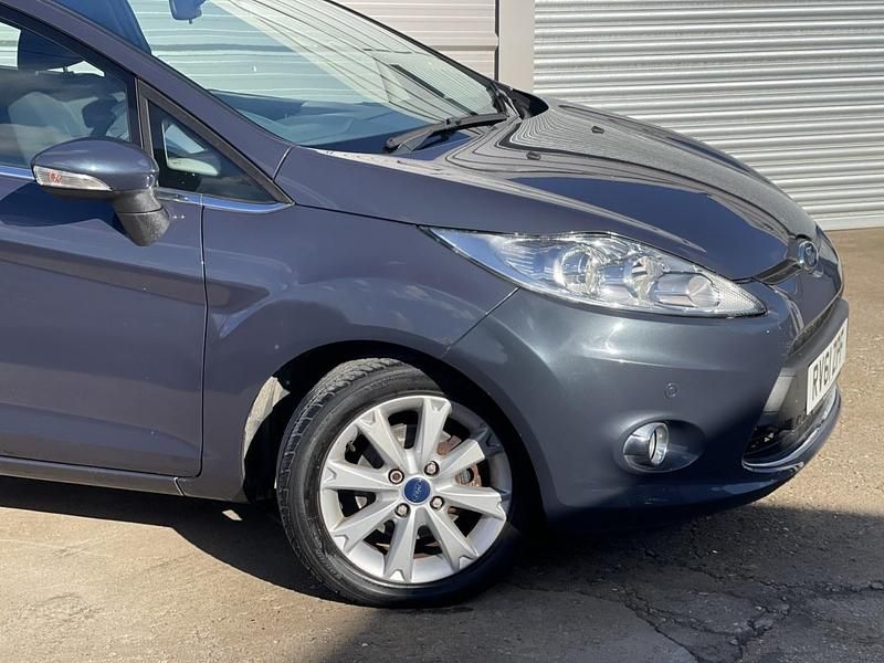 Used Ford Fiesta Zetec 94 HP (69 kW) 2011 Grey Hatchback