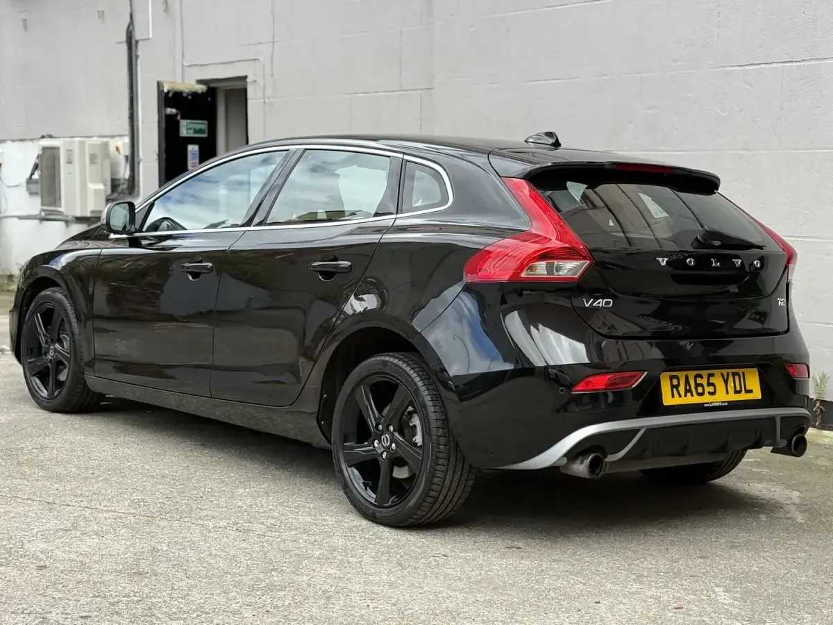 Used Volvo V40 R-Design 122 HP (89 kW) 2016 Black Hatchback
