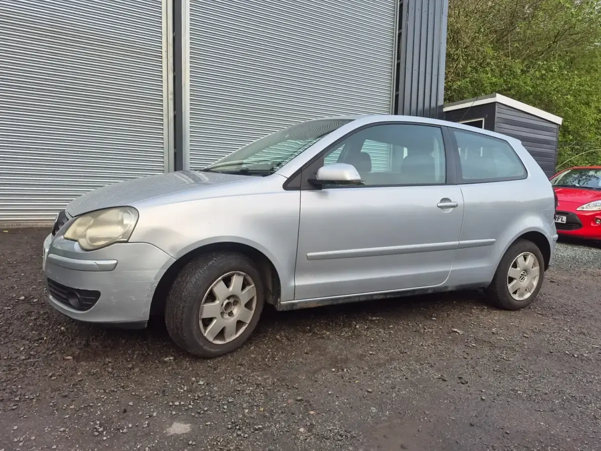 Second-hand VW Polo S 55 CP (40 kW) 2005 Argintiu Hatchback