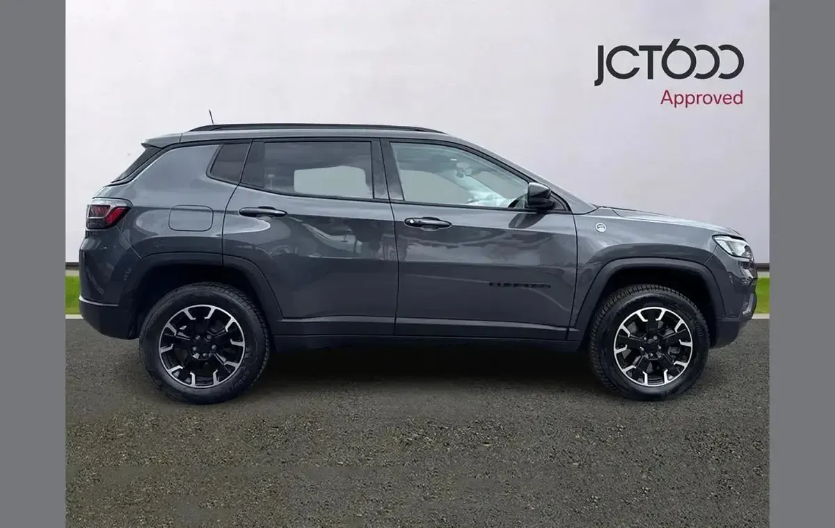 Usado Jeep Compass Trailhawk 237 HP (174 kW) 2022 Cinzento SUV