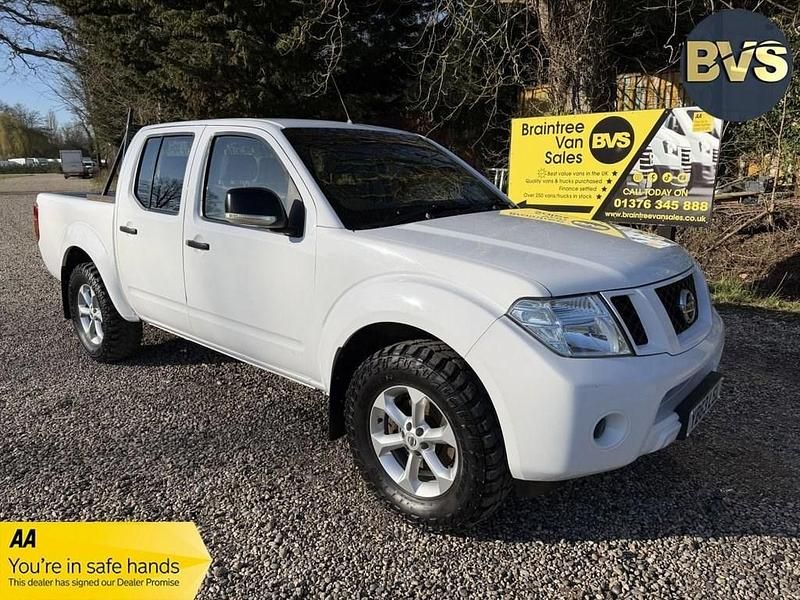 Used Nissan Navara Visia 144 HP (105 kW) 2014 White Pickup