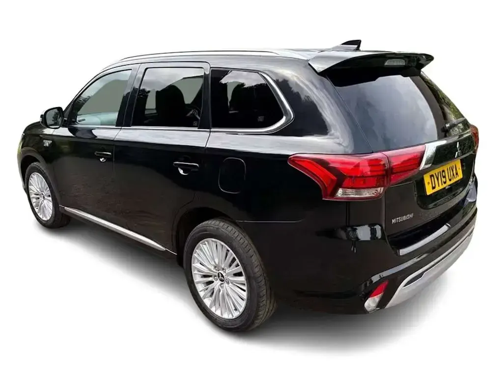 Used Mitsubishi Outlander P-HEV 209 HP (153 kW) 2019 Black SUV