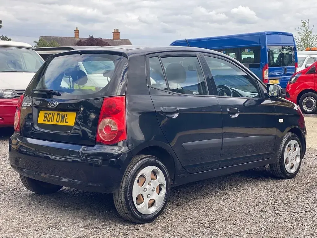 Used Kia Picanto 64 HP (47 kW) 2011 Black Hatchback