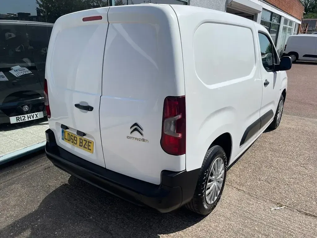 Used Citroën Berlingo 75 HP (55 kW) 2019 White MPV
