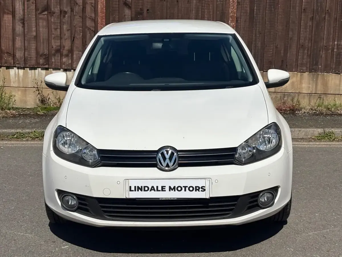 Used VW Golf VI Match 105 HP (77 kW) 2011 White Hatchback