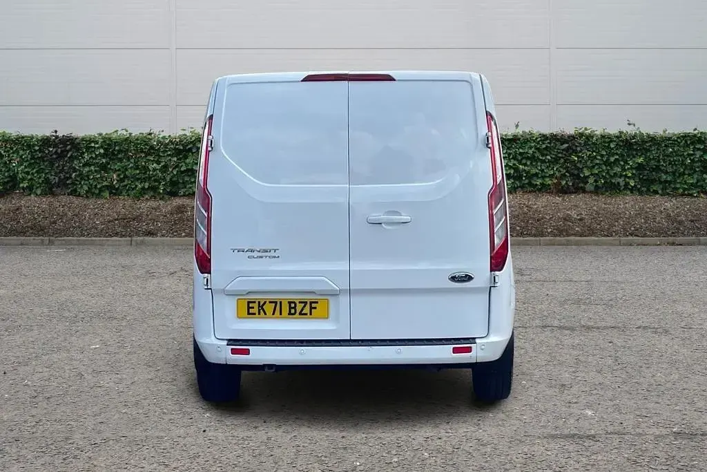 Used Ford Transit Custom Limited 170 HP (125 kW) 2021 White Van