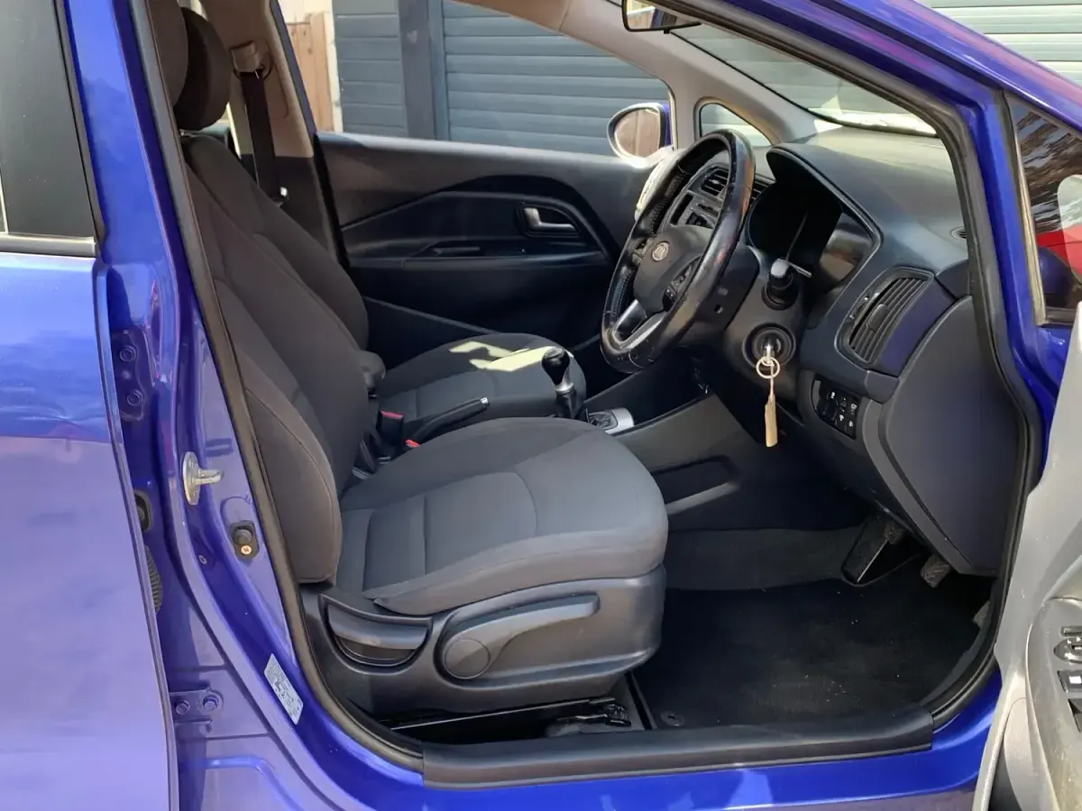 Used Kia Rio 85 HP (62 kW) 2011 Blue Hatchback