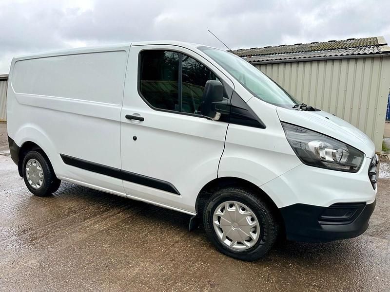 Used Ford Transit Custom 105 HP (77 kW) 2017 White Van