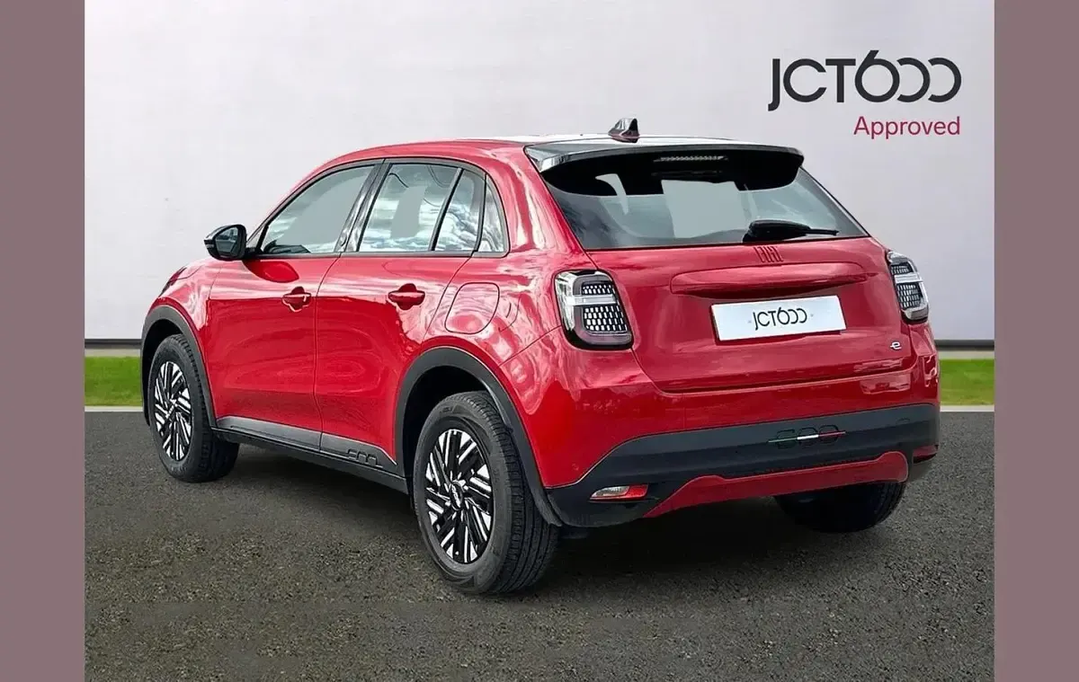 Used Fiat 600 Red 114 kW (156 HP) 2024 Red SUV