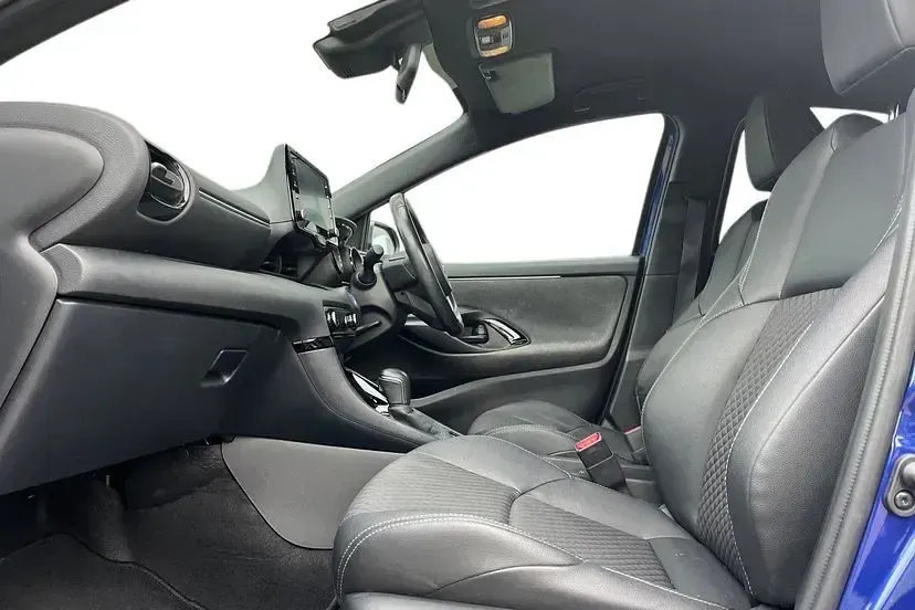 Used Toyota Yaris 114 HP (83 kW) 2021 Blue Hatchback