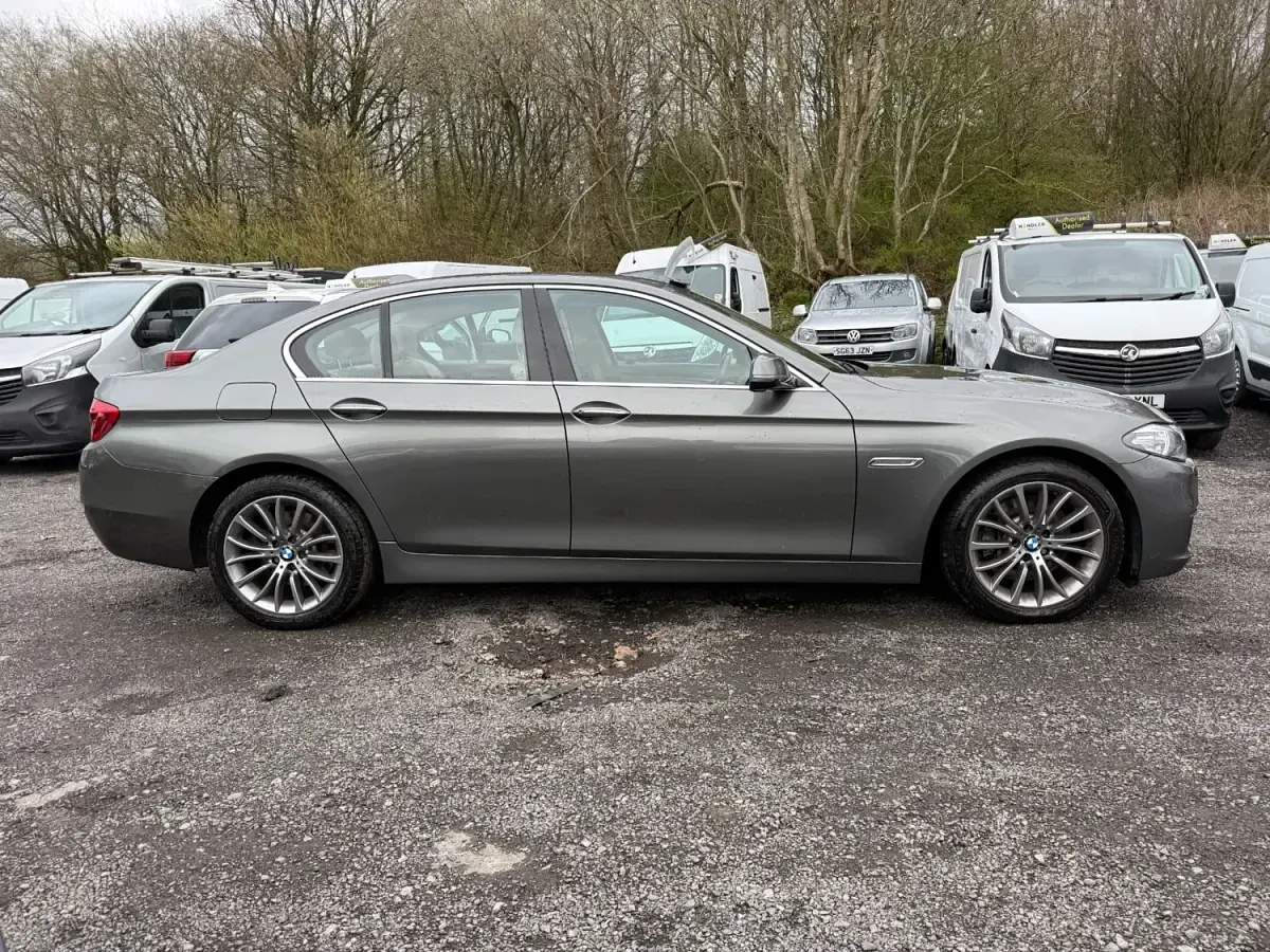 Usado BMW 525 Luxury Line 218 CV (160 kW) 2013 Gris Berlina
