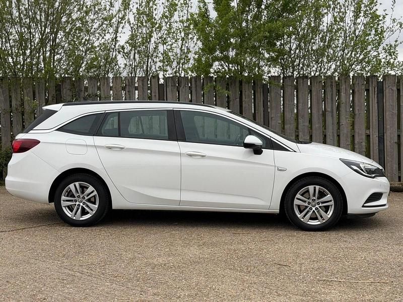 Used Vauxhall Astra S 136 HP (100 kW) 2017 White Estate