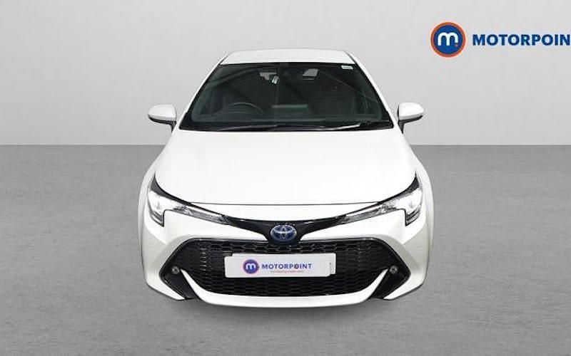 Used Toyota Corolla Design 122 HP (89 kW) 2021 White Hatchback