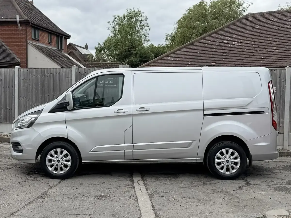 Used Ford Transit Custom Limited 130 HP (95 kW) 2020 Silver Van