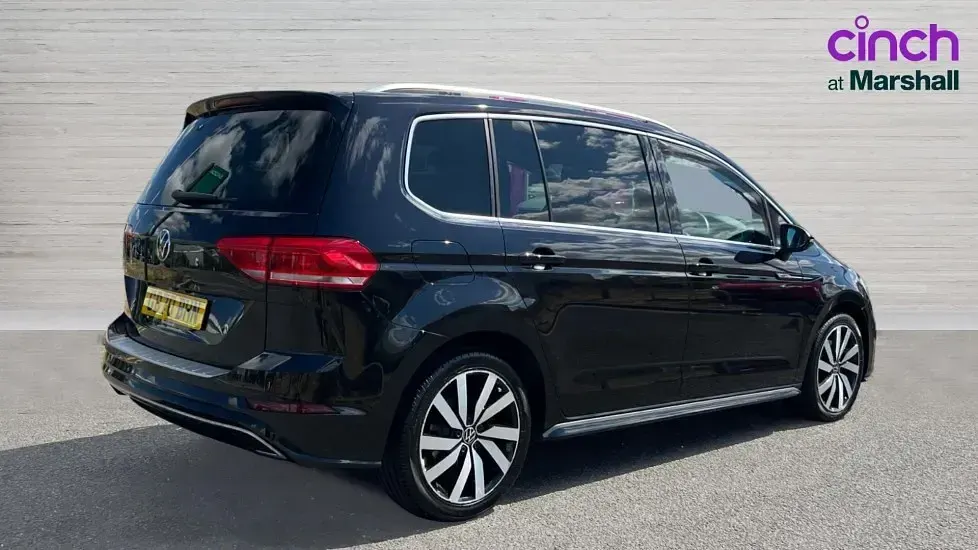 Used VW Touran R-line 150 HP (110 kW) 2020 Deep black pearl MPV