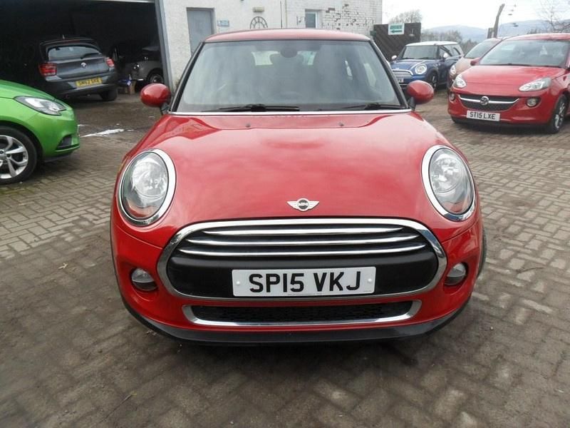 Used Mini ONE Hatch 102 HP (75 kW) 2015 Red Hatchback