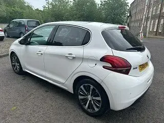 Used Peugeot 208 Allure 2016 White Hatchback