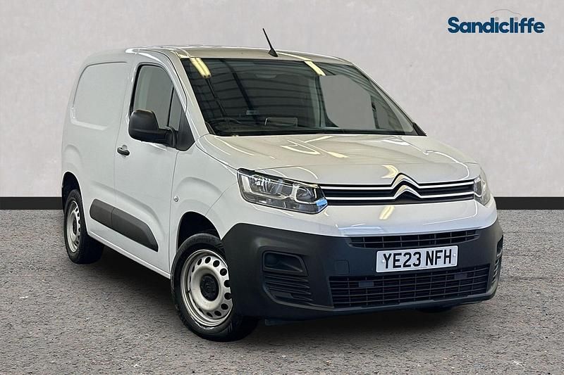 White Used 2023 Citroën Berlingo MPV | £10,126 (Good price) - Image 1/4