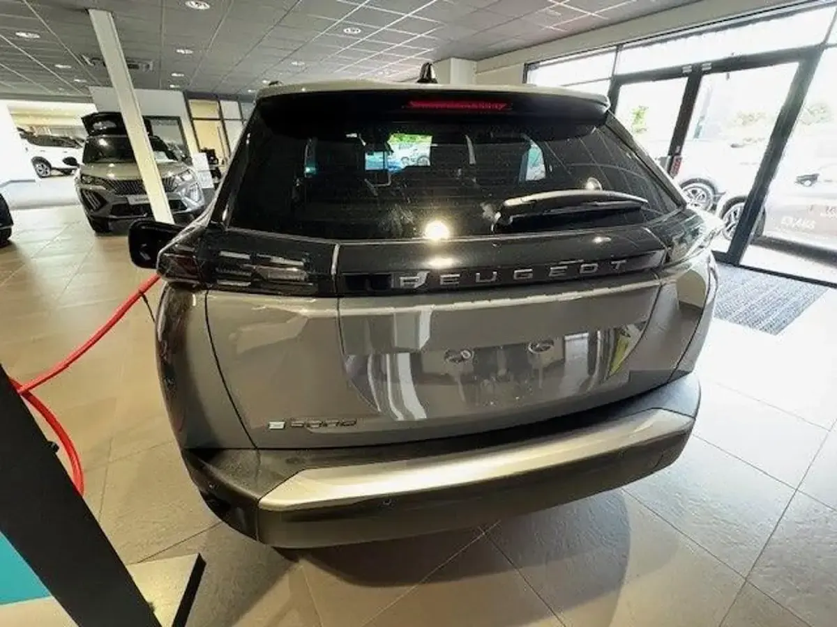 New Peugeot e-2008 Allure 113 kW (154 HP) 2026 Grey SUV