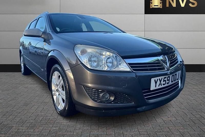 Silver Used 2009 Vauxhall Astra Design Edition Estate | £1,995 (Fair price) - Image 1/1