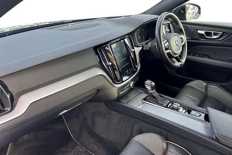 Used Volvo S60 R-Design 250 HP (183 kW) 2019 Blue Sedan