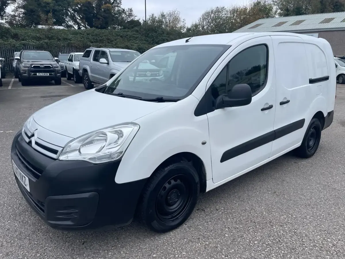 Usado Citroën Berlingo 100 CV (73 kW) 2017 Blanco Monovolumen