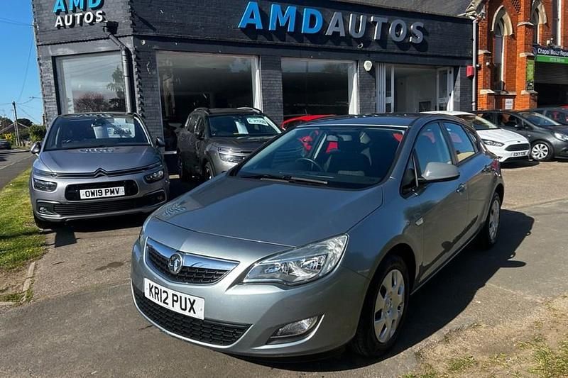 Second-hand Vauxhall Astra 115 CP (84 kW) 2012 Argintiu Hatchback