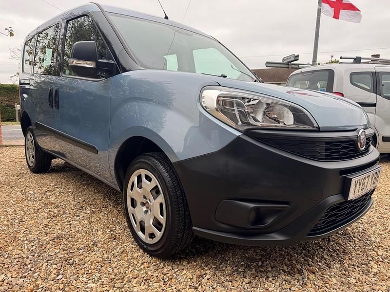 Used Fiat Doblò Pop 95 HP (69 kW) 2018 Blue MPV