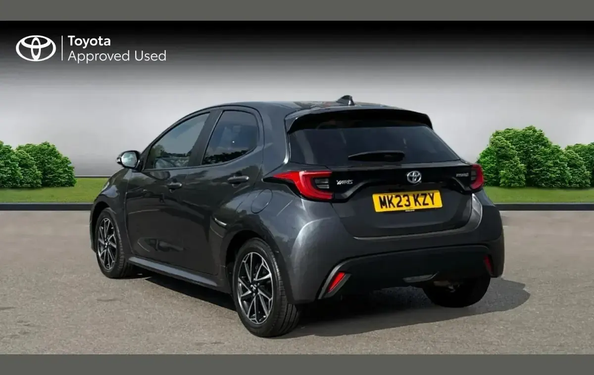 Used Toyota Yaris Hybrid Design 113 HP (83 kW) 2023 Grey Hatchback