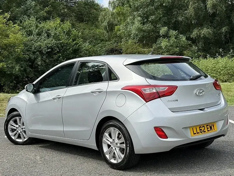 Used Hyundai i30 Style 100 HP (73 kW) 2012 Silver Hatchback