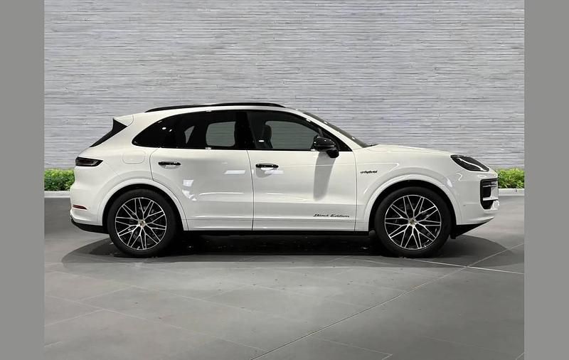 New Porsche Cayenne Black Edition 464 HP (341 kW) 2025 White SUV