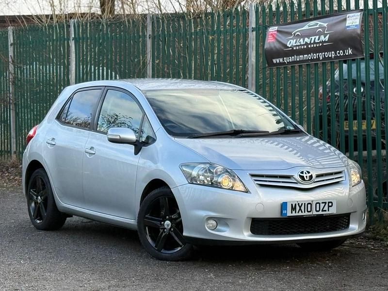 Silver Used 2010 Toyota Auris SR Hatchback | £3,499 (Fair price) - Image 1/3