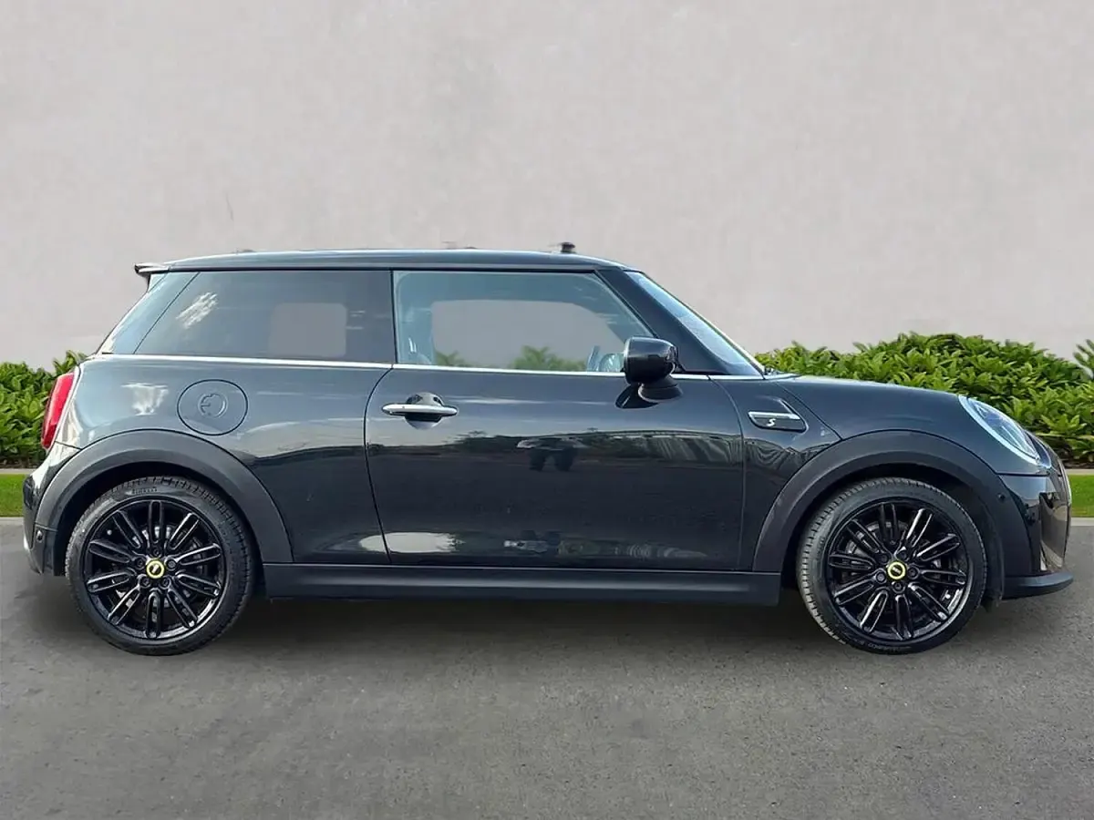 Used Mini Cooper SE Hatch 135 kW (184 HP) 2023 Black Hatchback
