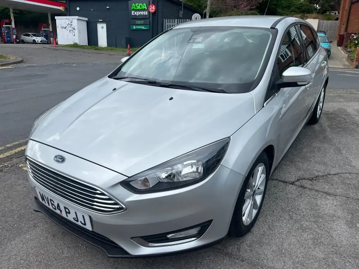 Usado Ford Focus Titanium 125 HP (91 kW) 2015 Prateado Citadino