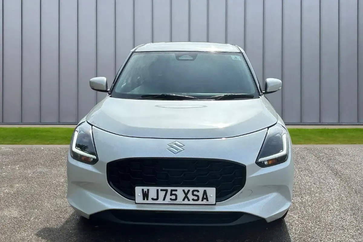 Used Suzuki Swift 2025 White Hatchback