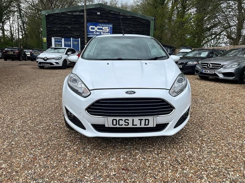 Used Ford Fiesta Zetec 82 HP (60 kW) 2017 White Hatchback