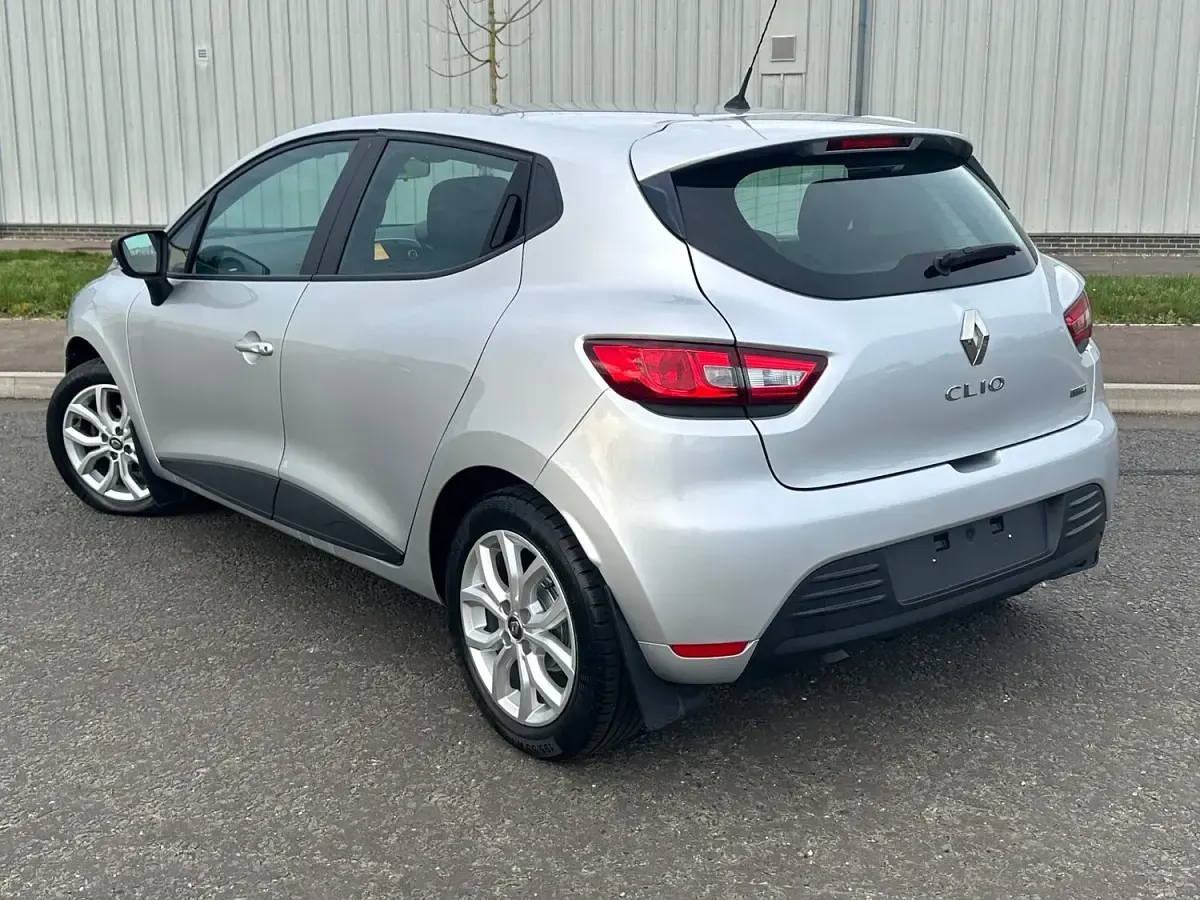 Used Renault Clio Play 110 HP (80 kW) 2017 Silver Hatchback