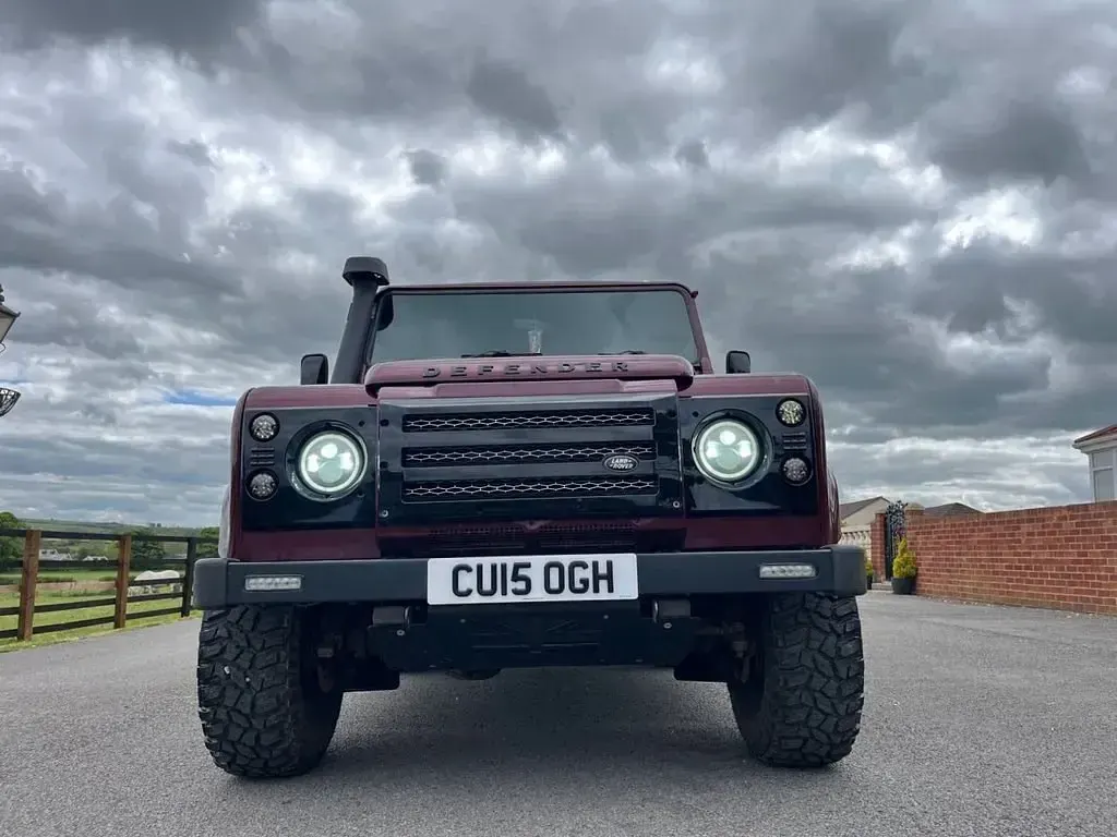 Used Land Rover Defender 122 HP (89 kW) 2015 Red Hatchback