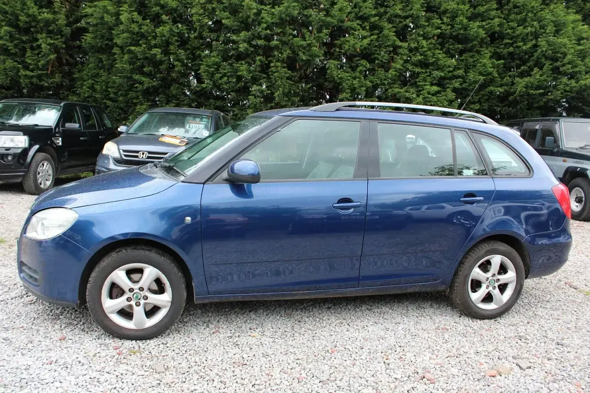 Used Skoda Fabia 105 HP (77 kW) 2009 Blue Estate