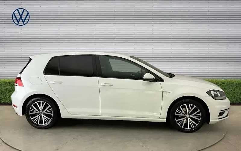 Used VW Golf VII SE 131 HP (96 kW) 2018 White Hatchback