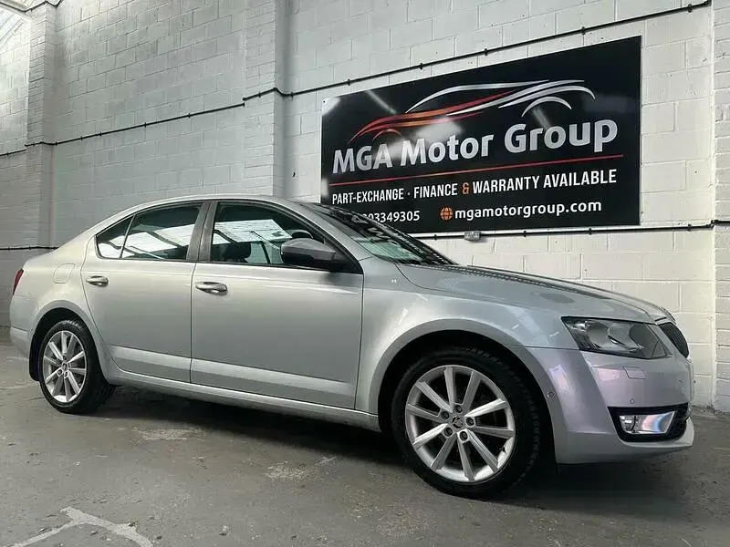 Used Skoda Octavia Elegance 140 HP (102 kW) 2014 Silver Estate