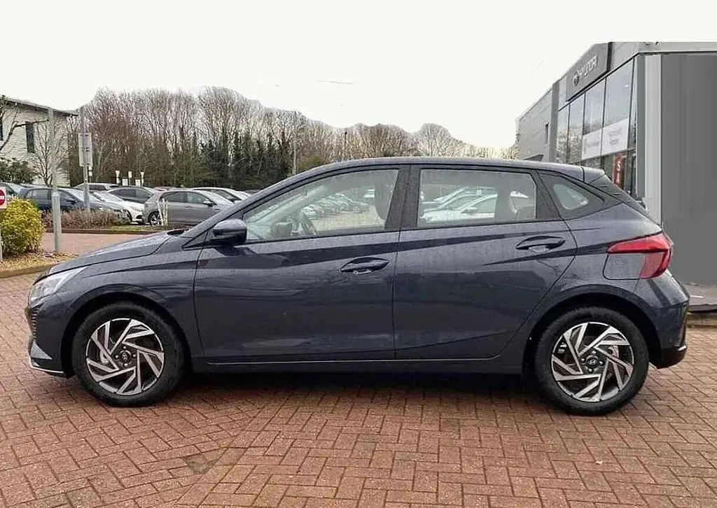 New Hyundai i20 Advanced 100 HP (73 kW) 2025 Aurora grey Hatchback