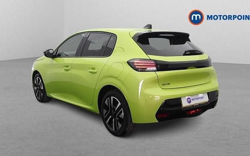 Used Peugeot 208 Allure 101 HP (74 kW) 2024 Yellow Hatchback