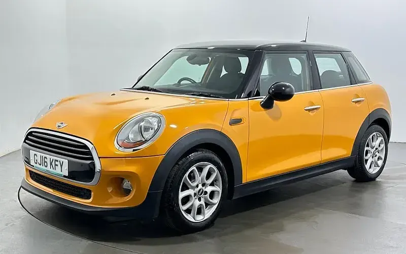 Used Mini Cooper Hatch 136 HP (100 kW) 2016 Orange Hatchback