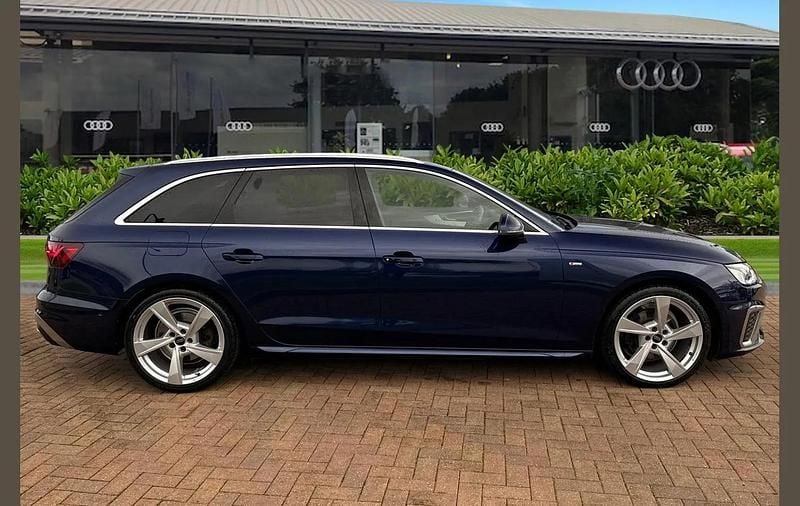 Used Audi A4 S-Line 150 HP (110 kW) 2024 Blue Estate